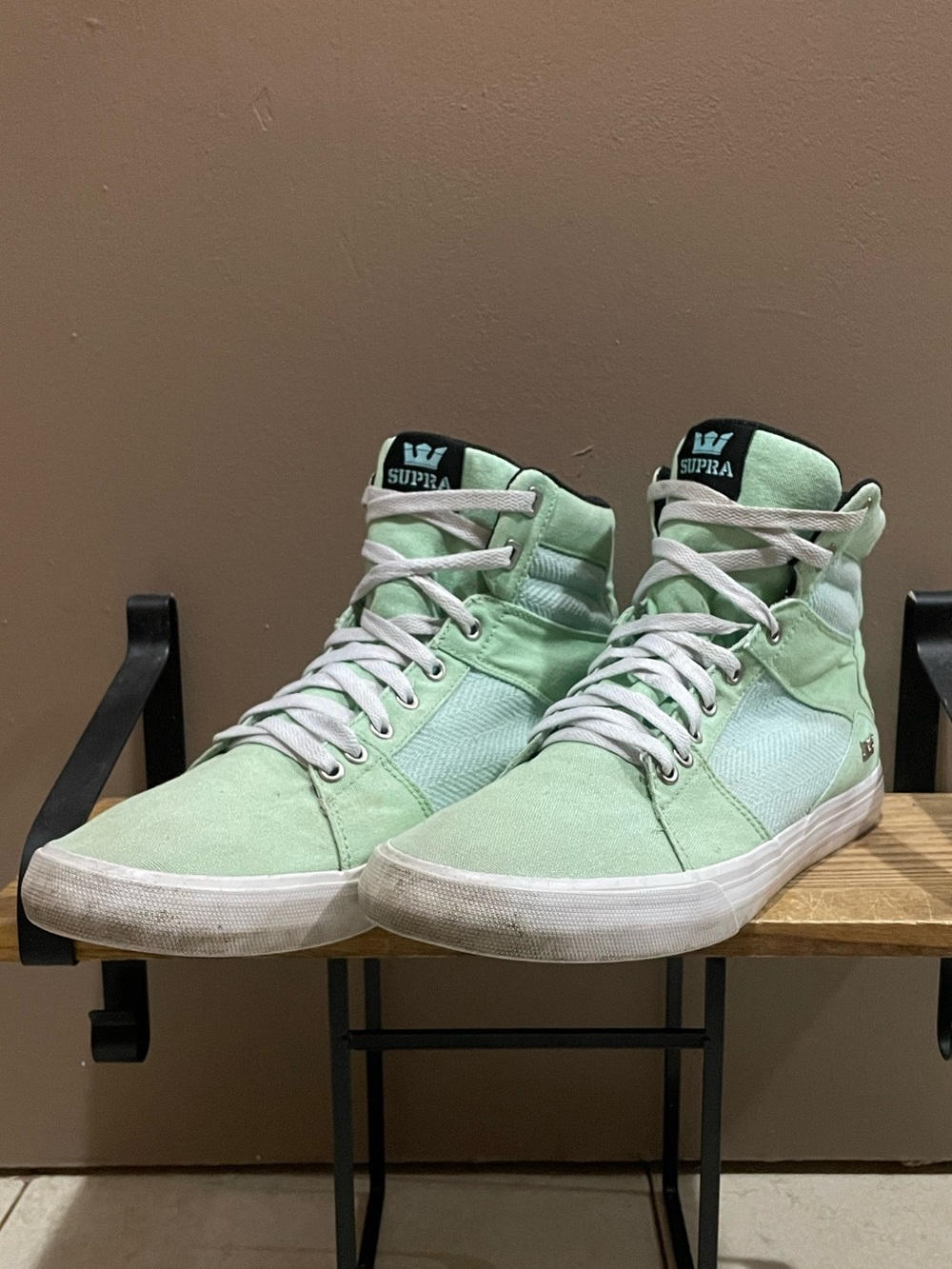 Supra High-Top Sneakers Mint Green & White – Men's Size 12 GUC/Flaw